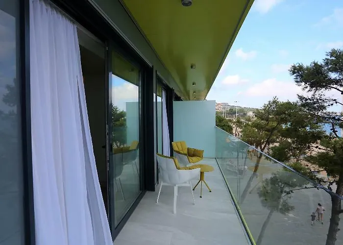 Cosmo アパートホテル 4*